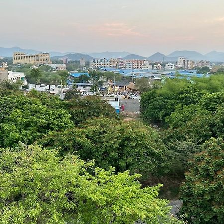 Truelife - Family Suites - Ps4 Veg Restaurant, On Way To Balaji Temple - 2Bhk Ac Apartments - Coffee Tea Milk - Super Fast Wifi, Kitchen, Smart Tv, Parking - Easy Access To Airport, Railway Station And To All Temples - Top Service With Lots Of Love Tirupati Extérieur photo