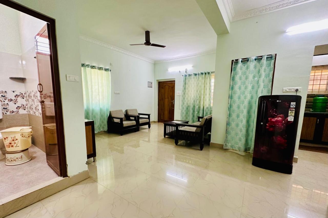 Truelife - Family Suites - Ps4 Veg Restaurant, On Way To Balaji Temple - 2Bhk Ac Apartments - Coffee Tea Milk - Super Fast Wifi, Kitchen, Smart Tv, Parking - Easy Access To Airport, Railway Station And To All Temples - Top Service With Lots Of Love Tirupati Extérieur photo